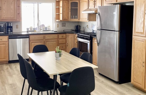 Spring Valley Maison | Home with Pool &Spa & Firepit, 12 minutes to The Strip 20 min to Red Rock Canyon