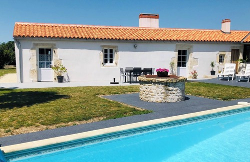 Marans Maison | Logement avec piscine, entre La Rochelle et le Marais Poitevin, pour 2 à 5 pers.