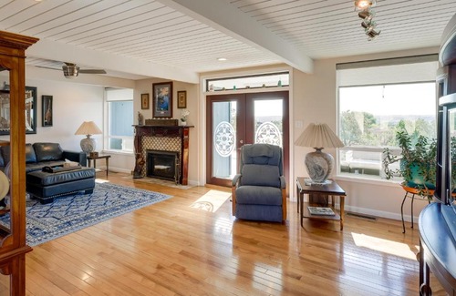Farmington Maison | Home with Views and Fire Pit, 10 Mi to Aztec Ruins!
