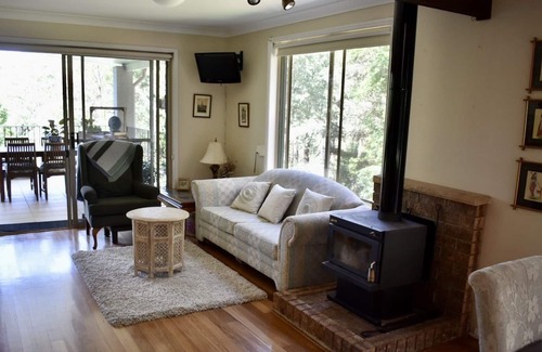 Fountaindale Maison | Home with views on small acreage