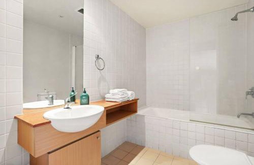Wentworth Point Appartement | Homebush l Resort Style Two Bedroom Apartment