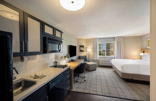 Exchange Place North Hôtel | Homelike Staycation with Full Kitchen, Onsite Parking, Pets are Welcome!