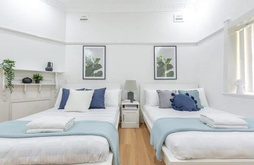 Eastwood Maison | Homely 4 Bdrms House in Eastwood Sleeps 11