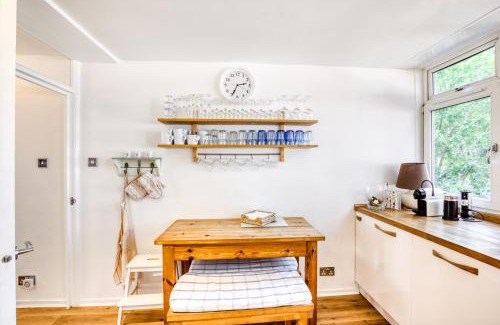 Ferndale Maison | Homely 4 Bedroom House in Brixton