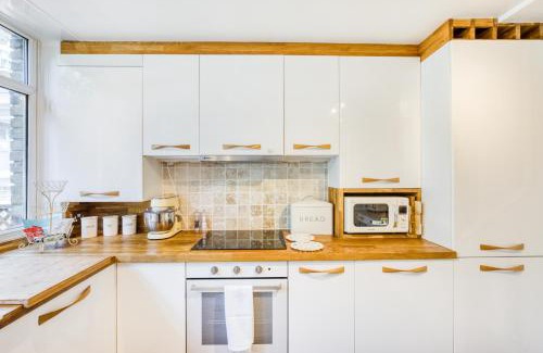Ferndale Maison | Homely 4 Bedroom House in Brixton