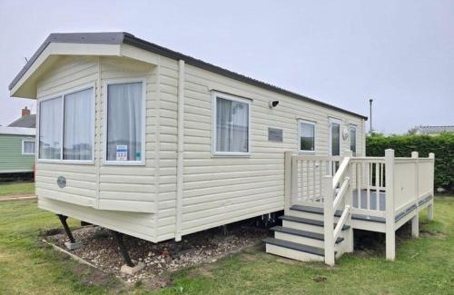 Louth Maison | Homely 4 Berth Caravan For Hire In Lincolnshire At Sunnydale, Ref 35122S