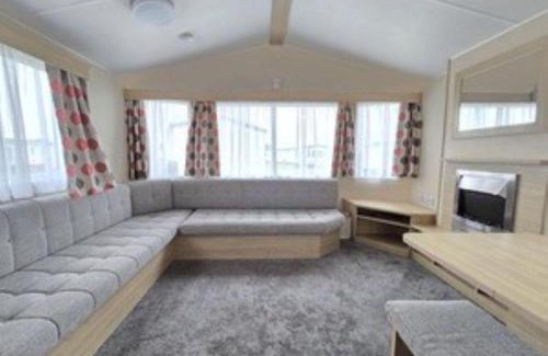 Louth Maison | Homely 4 Berth Caravan For Hire In Lincolnshire At Sunnydale, Ref 35122S