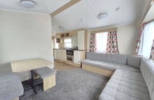 Louth Maison | Homely 4 Berth Caravan For Hire In Lincolnshire At Sunnydale, Ref 35122S