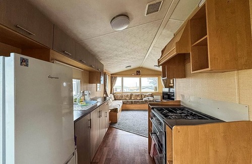 Winestead Maison | Homely, dog friendly caravan at Sand Le Mere in Yorkshire ref 71005O