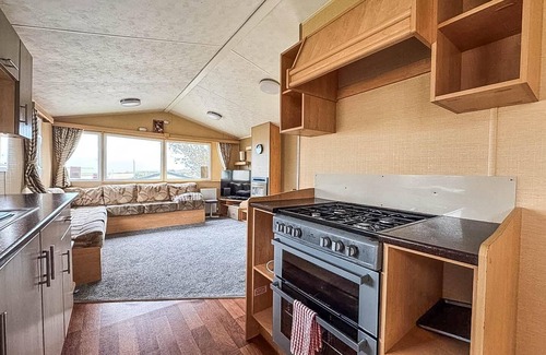 Winestead Maison | Homely, dog friendly caravan at Sand Le Mere in Yorkshire ref 71005O