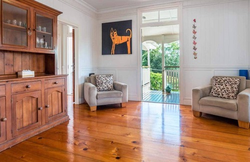 Bardon Maison | Homely Hideaway /Bardon