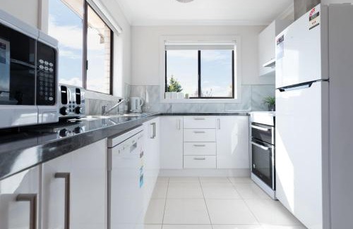 Riverside Appartement | Homely Hideaway with Parking & WiFi
