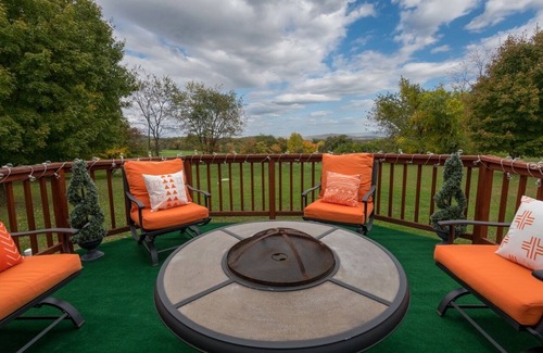 Kunkletown Maison | Homely Retreat - near ski resort, golf course, trails, kayaking, shopping & more