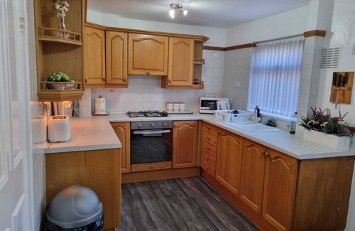 Leeds Maison | Homely space - walking distance to city centre w/ free parking & Netflix
