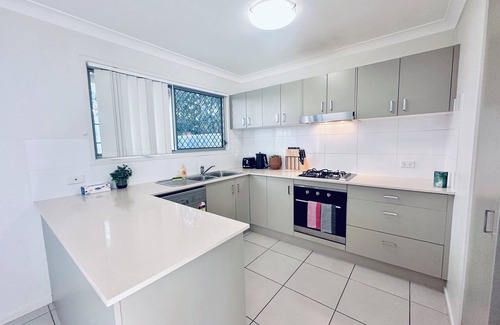 Mango Hill Maison | Homely Townhouse with Pools