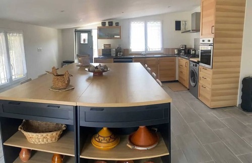 Saint-Hilaire-de-Beauvoir Villa | Homerez - Villa en Saint-Hilaire-de-Beauvoir
