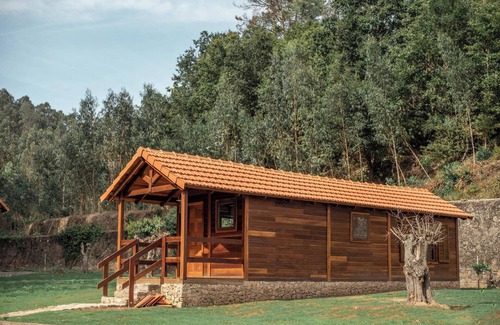 Branca Chalet De Ski | Homerez - Cozy Chalet in Branca, Shared Pool