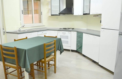 Reggio Calabria Appartement | Homerez - À 100 m de la plage ! Appartement spacieux pour 5 pers. avec jacuzzi