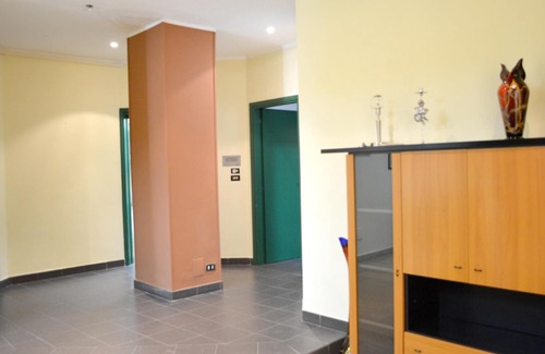 Reggio Calabria Appartement | Homerez - À 100 m de la plage ! Appartement spacieux pour 5 pers. avec jacuzzi