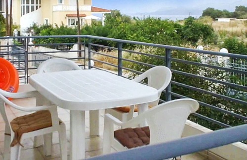 Kato Diminio Maison | Homerez - À 100 m de la plage ! Maison pour 6 pers. avec terrasse à Kato Diminio
