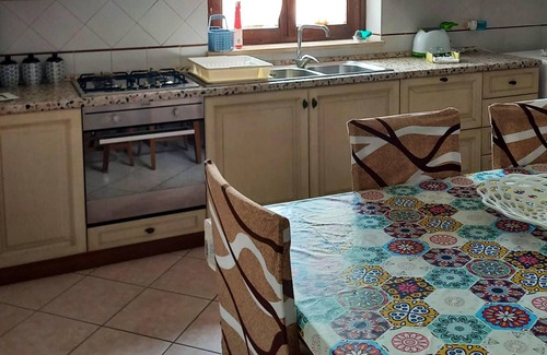 Contrada Difesa I Appartement | Homerez - À 200 m de la plage ! Maison pour 9 pers. avec jardin à Pizzo Calabro
