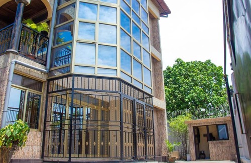 Kinshasa Appartement | Homerez - Appartement exceptionnel pour 6 pers. avec balcon à Kinshasa