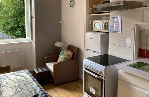 Neris-les-Bains Appartement | Homerez - Joli appartement pour 2 pers. à Néris-les-Bains