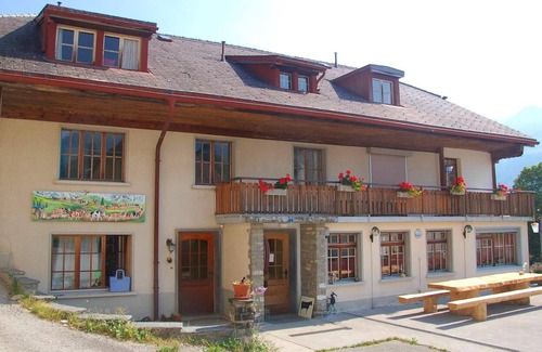 Haut-Intyamon Maison | Homerez - Grande maison pour 19 pers. à Haut-Intyamon