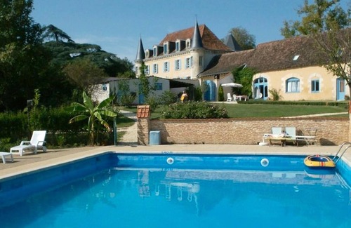Queyssac Maison | Homerez - Amazing house for 12 ppl. with shared pool and terrace at Queyssac