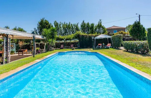 Penafiel Villa | Homerez - Grande villa pour 10 pers. avec piscine et jardin à Penafiel