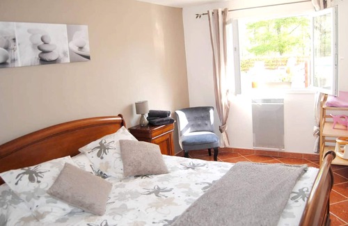 Maurens Appartement | Homerez - Apartement for 8 ppl. with shared pool, garden and terrace at Maurens