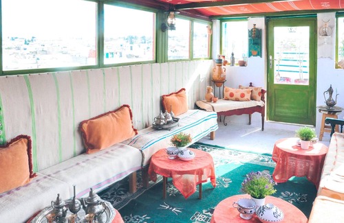Medina of Tunis Appartement | Homerez - Joli appartement à 4 km de la plage pour 5 pers. avec terrasse à Tunis