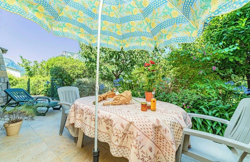 Le Bar-sur-Loup Appartement | Homerez - Appartement au Bar-sur-Loup