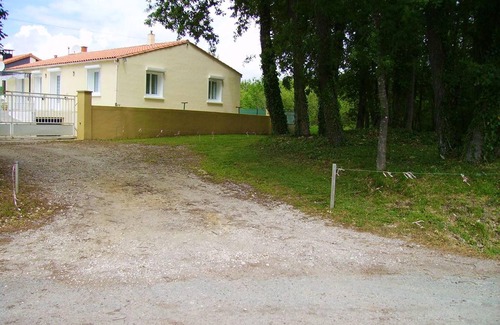 Breuillet Appartement | Homerez - Appartement à Breuillet