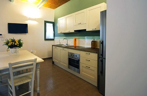 Montecastrilli Appartement | Homerez - Appartement for 4 ppl. with shared pool and garden at Montecastrilli