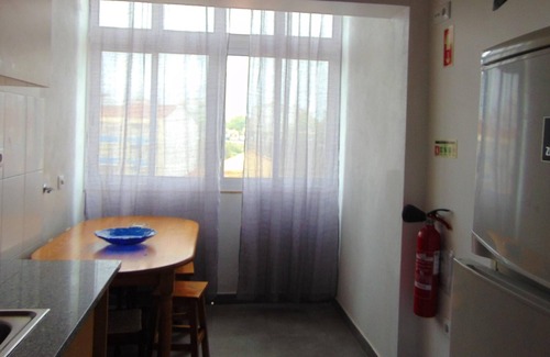 Feijo Appartement | Homerez - Appartement à 5 km de la plage pour 5 pers. avec balcon à Feijó