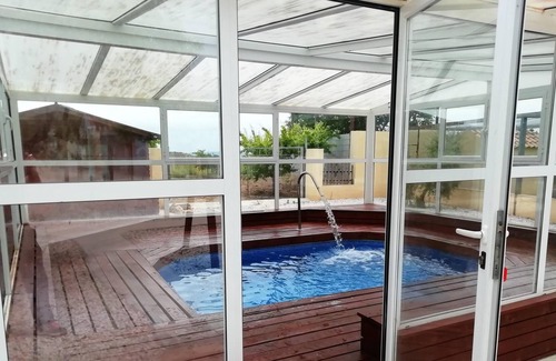 Caravaca de la Cruz Appartement | Homerez - Appartement pour 2 pers. avec piscine partagée et jacuzzi à Noguericas