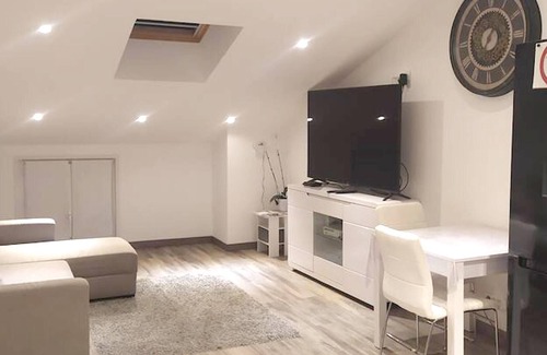 Aiguillon Appartement | Homerez - Appartement for 2 ppl. with swimming-pool and jacuzzi at Aiguillon