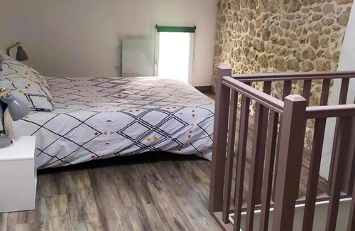 Aiguillon Appartement | Homerez - Appartement for 2 ppl. with swimming-pool and jacuzzi at Aiguillon