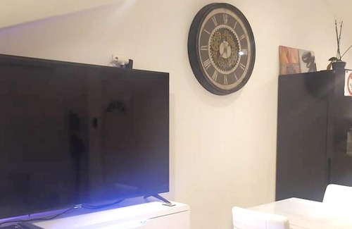 Aiguillon Appartement | Homerez - Appartement for 2 ppl. with swimming-pool and jacuzzi at Aiguillon