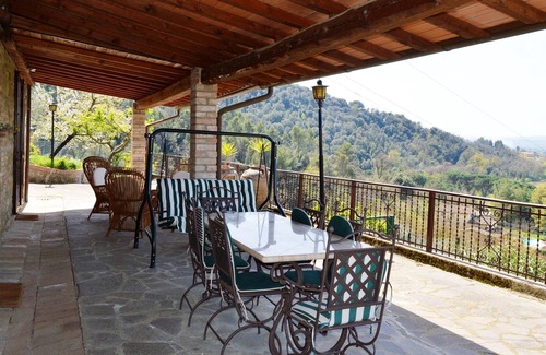 Torgiano Appartement | Homerez - Appartement pour 5 pers. avec piscine partagée et terrasse à Torgiano