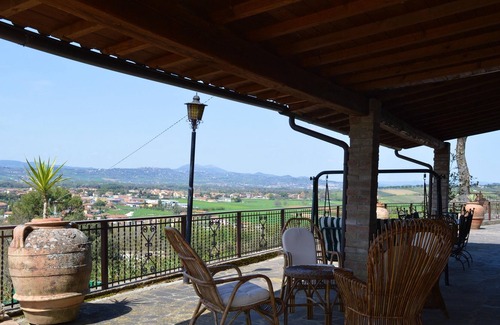 Torgiano Appartement | Homerez - Appartement pour 5 pers. avec piscine partagée et terrasse à Torgiano