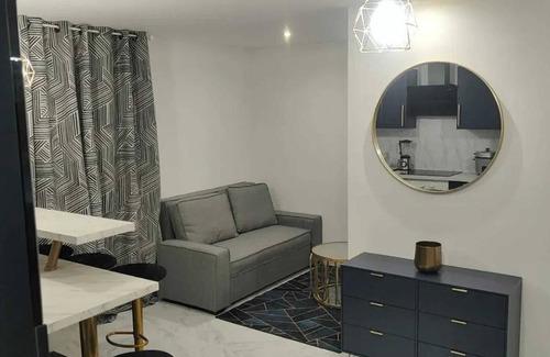 Franconville Appartement | Homerez - Apt. in Franconville - Garden