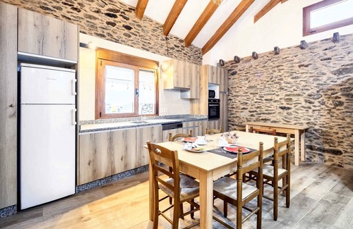 Viana do Bolo Appartement | Homerez - Apt. with View in Mourisca