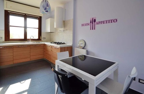 Vercelli Appartement | Homerez - Superbe appartement pour 2 pers. avec balcon à Vercelli