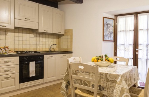 Arce Appartement | Homerez - Superbe appartement pour 3 pers. avec balcon à Arce