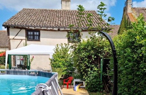Gigny-sur-Saone Maison | Homerez - Big house for 15 ppl. with swimming-pool and garden at Gigny-sur-Saône
