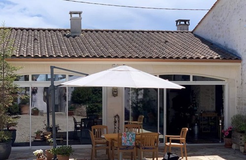 Lorignac Maison | Homerez - Maison pour 20 pers. avec jacuzzi, jardin et terrasse à Lorignac