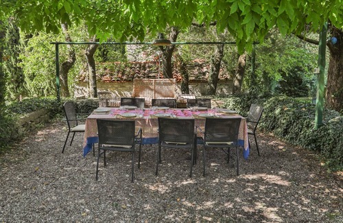 Pieve Santo Stefano Villa | Homerez - Big villa for 14 ppl. with swimming-pool and terrace at Castelnuovo