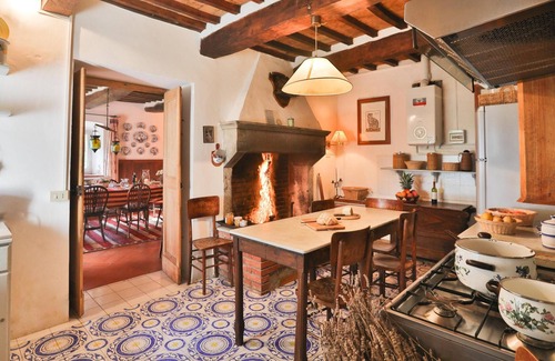 Pieve Santo Stefano Villa | Homerez - Big villa for 14 ppl. with swimming-pool and terrace at Castelnuovo